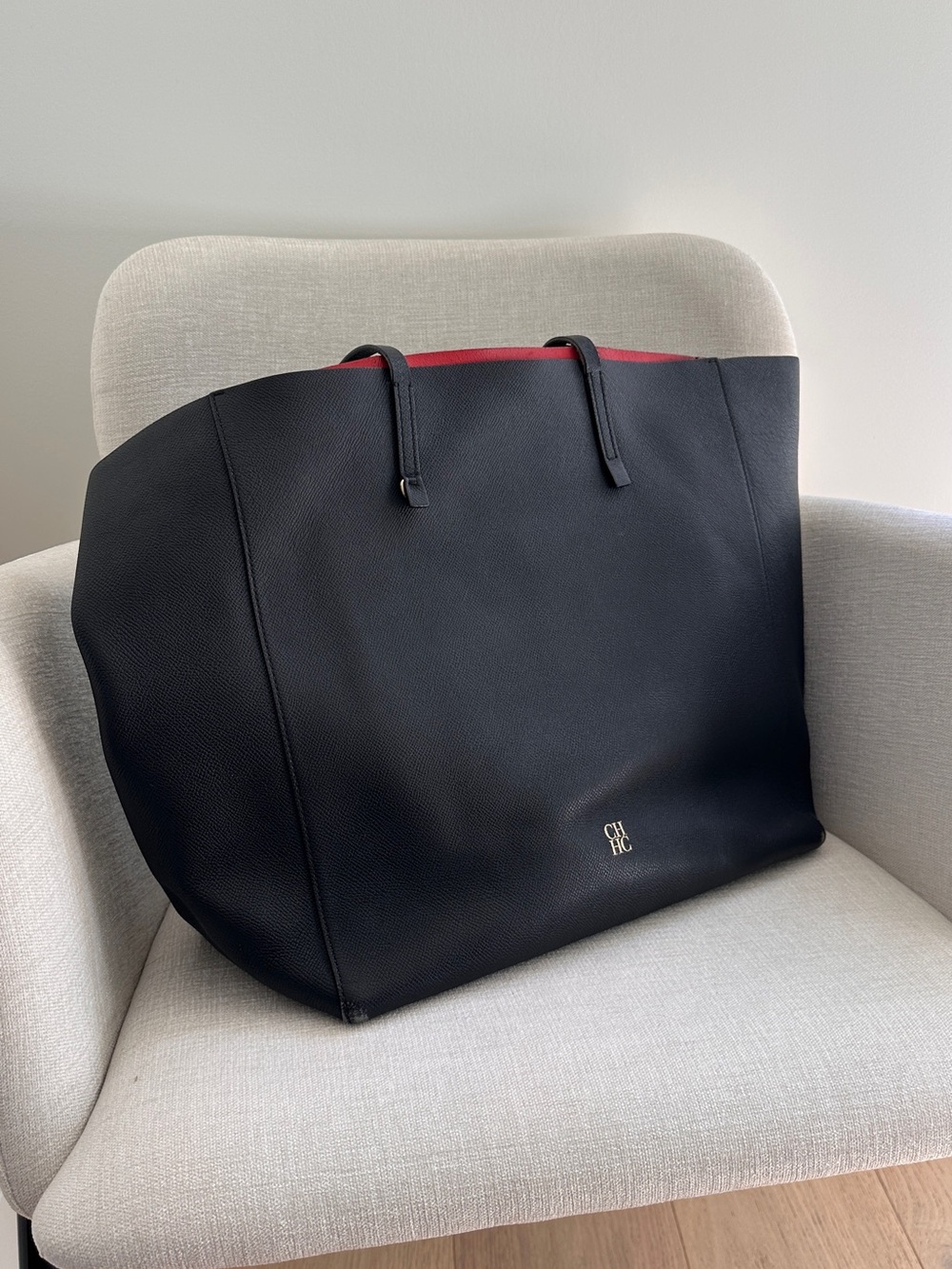 CAROLINA HERRERA #37850 Black
Leather Tote Bag